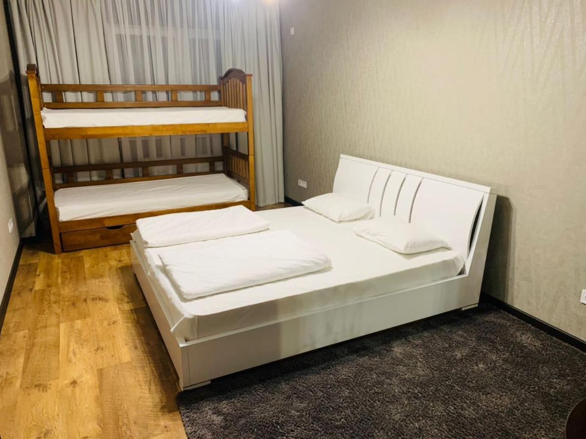 Apartment Voskresenska 18 , Парковые Озера Киев Экстерьер фото